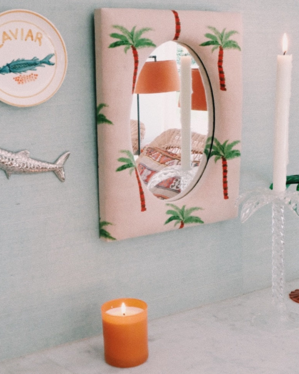 Bougie parfumée artisanale en cire de soja dans un pot en verre avec étiquette "Après la Plage", fabriquée à la main en Espagne