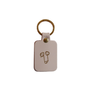 Porte-clés rectangulaire en cuir beige avec illustration minimaliste d’un zizi