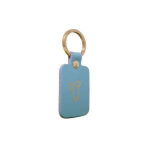 Porte-clés rectangulaire en cuir bleu avec illustration minimaliste d’un zizi