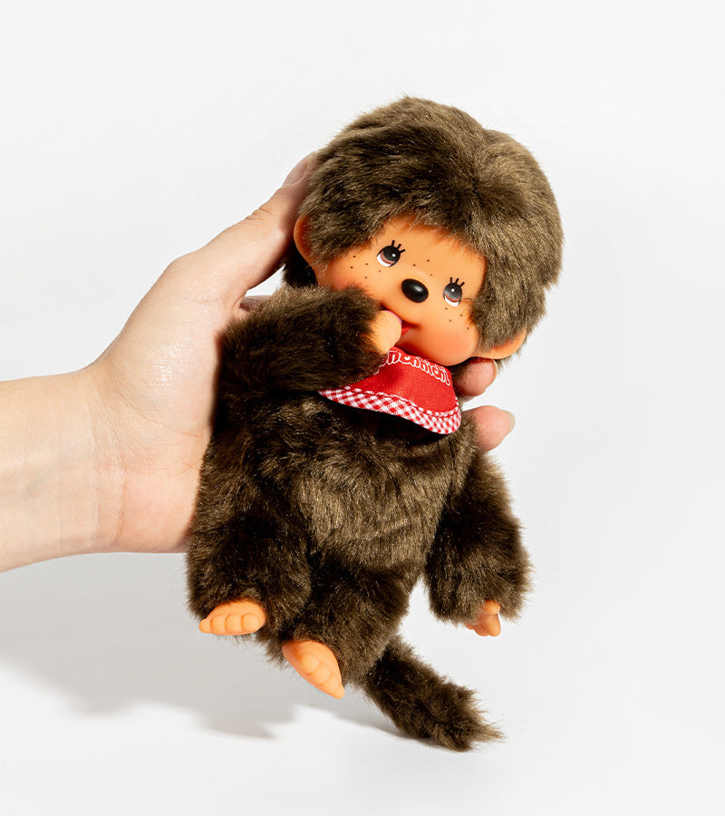 Peluche Monchhichi Kiki – bavoir rouge, 20 cm, peluche vintage en polyester doux