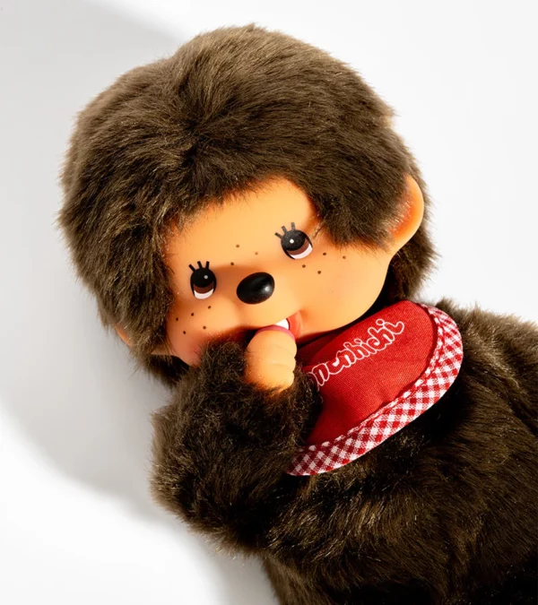 Peluche Monchhichi Kiki – bavoir rouge, 20 cm, peluche vintage en polyester doux