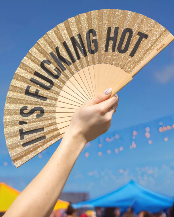 Eventail It’s Fucking Hot – Paillettes Dorées | Glamour, fun et zéro pitié pour la canicule