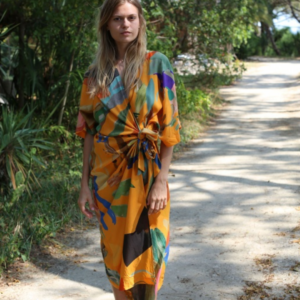 Robe G.Kero Dancing Wood Orange avec imprimé jungle et personnages peints