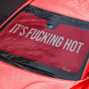 Parasol Voiture “It’s Fucking Hot” – Rouge | Protection anti-chaleur avec une bonne dose d’humour