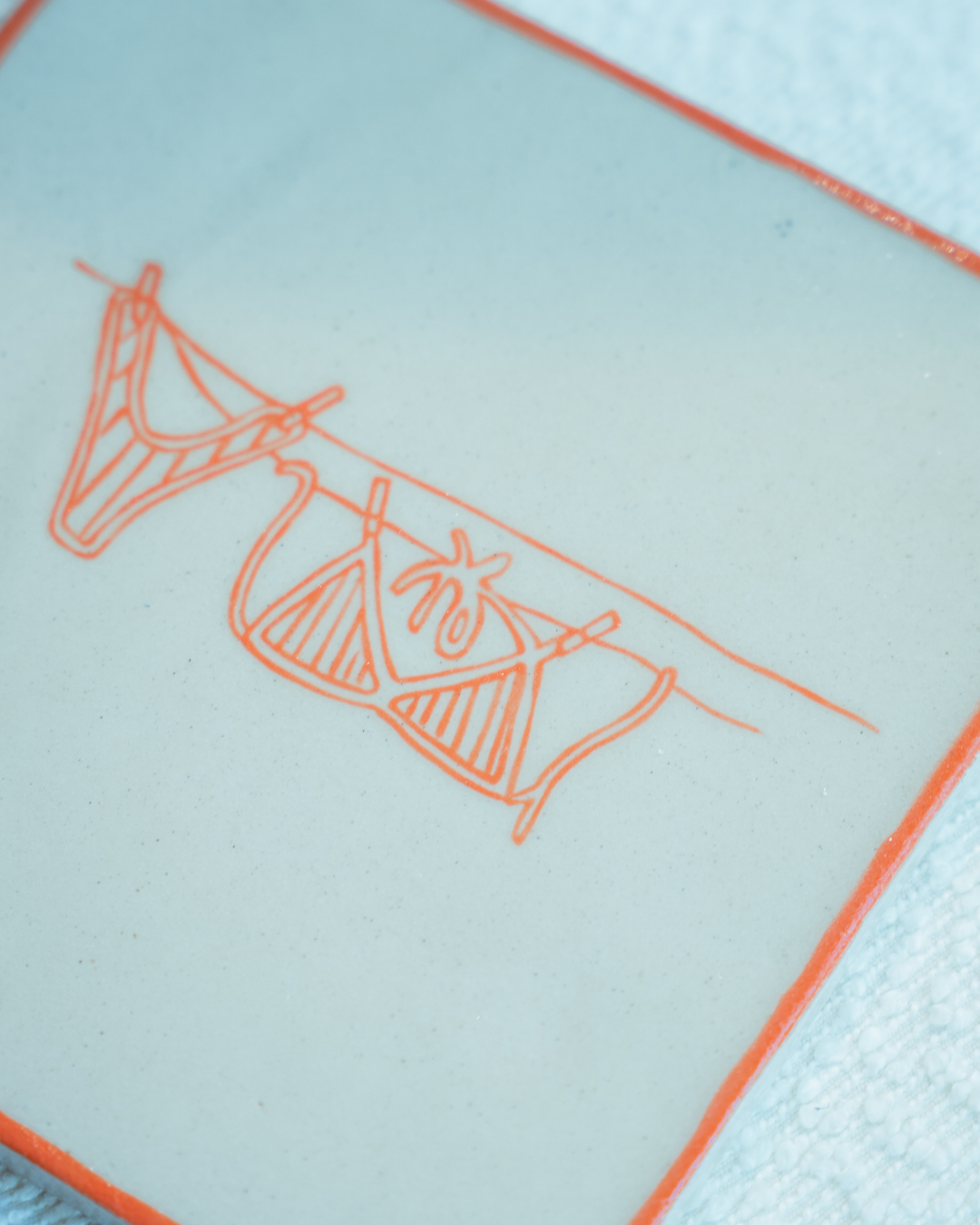 Dessous de Plat en Grès – Pièce Unique et Déco Pleine d’Audace