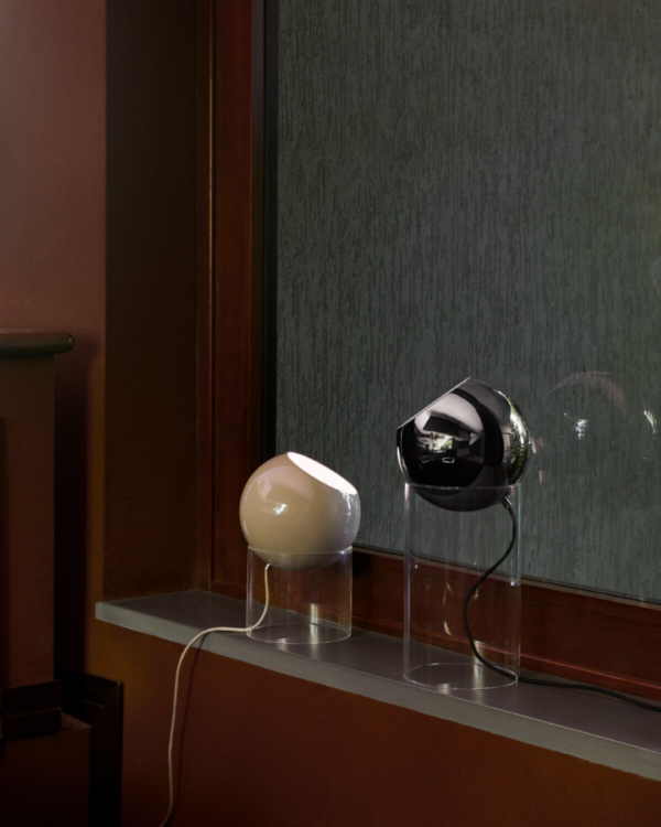 Lampe à poser Topan VP14 en acrylique avec globe chrome, design Verner Panton, luminaire sculptural certifié CE & UKCA