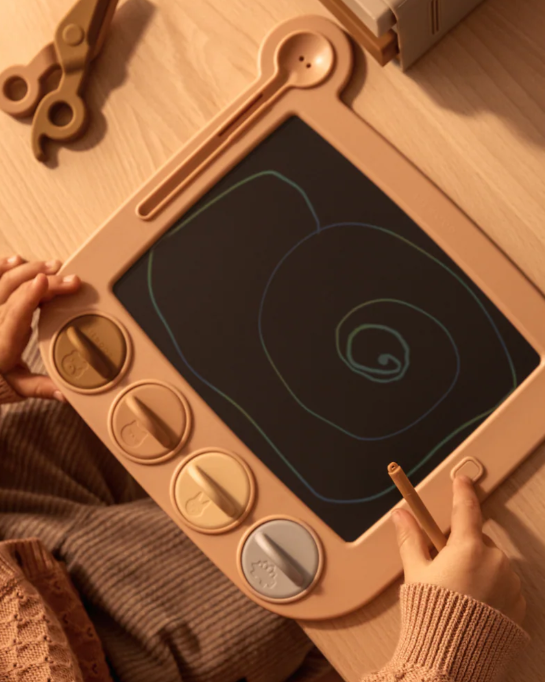 Planche à dessin LCD en forme d’ours avec stylo et 4 tampons en silicone, jouet créatif réutilisable pour enfants