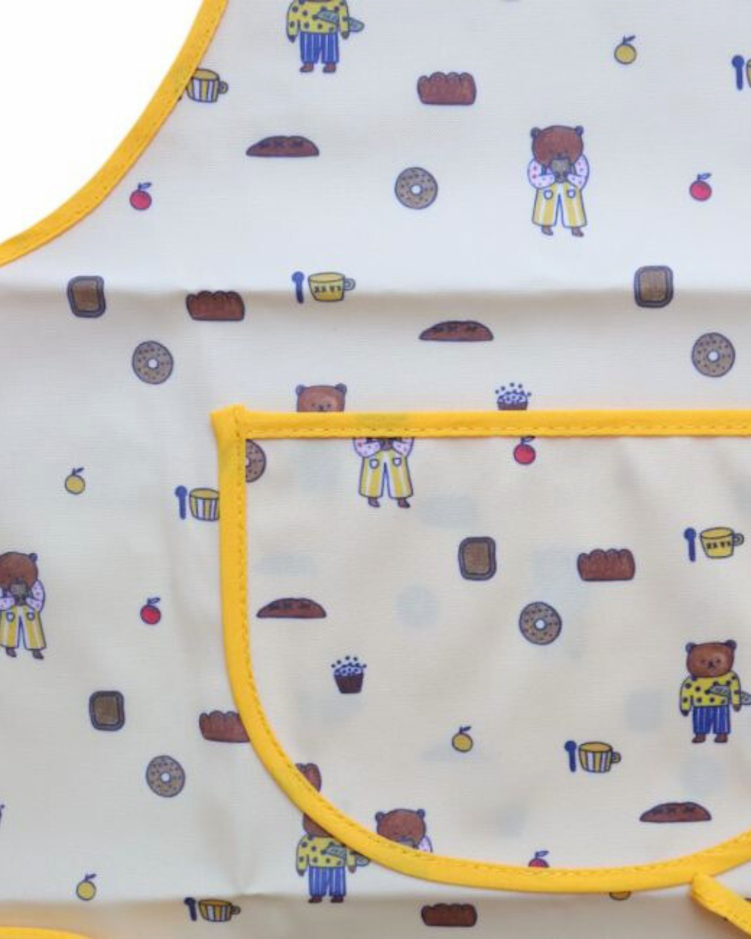Tablier de cuisine enfant ours – Collection Petit Déj, tablier en toile cirée beige avec oursons et motifs petit déjeuner