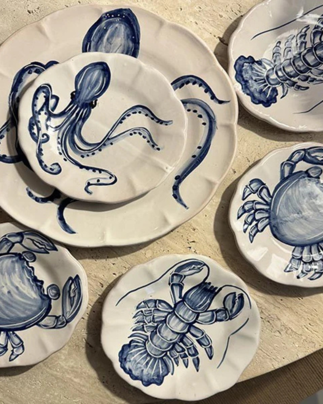 Assiette Oursin Bleu 25 cm en céramique artisanale faite main en Italie – Collection Mare Popolo