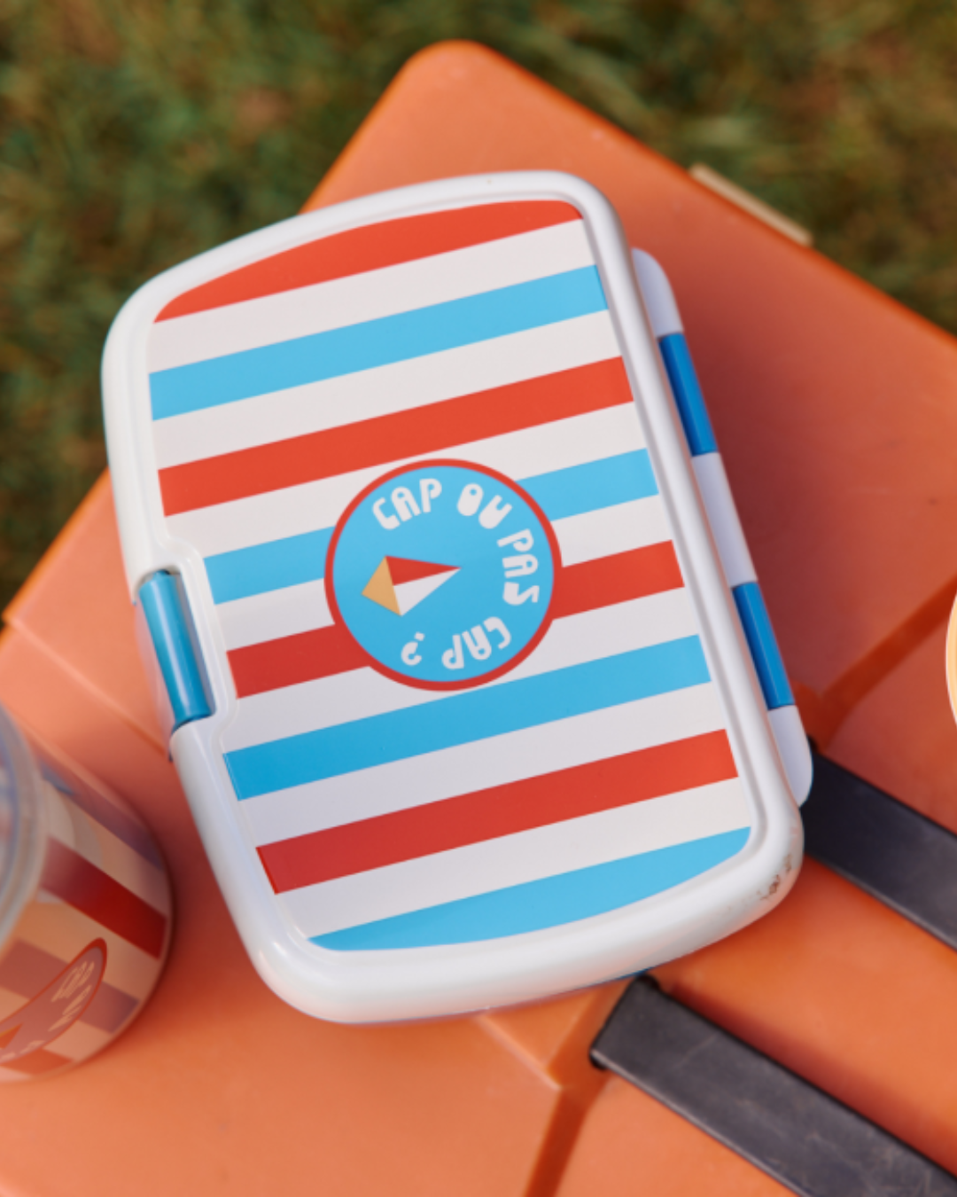 Boîte à goûter à compartiments – Collection Dans les airs, lunch box à 2 étages avec compartiment amovible et système de clips pratique