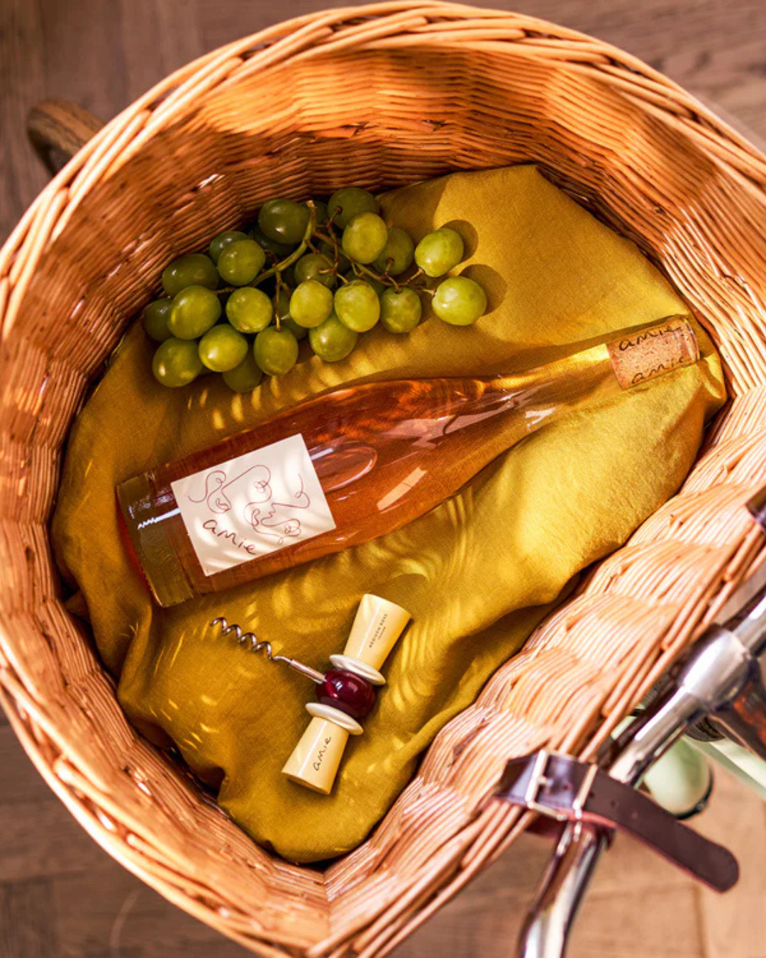 Tire-bouchon nœud papillon Addison Ross x amie – Jaune pâle & Cerise, design chic pour amateurs de vin