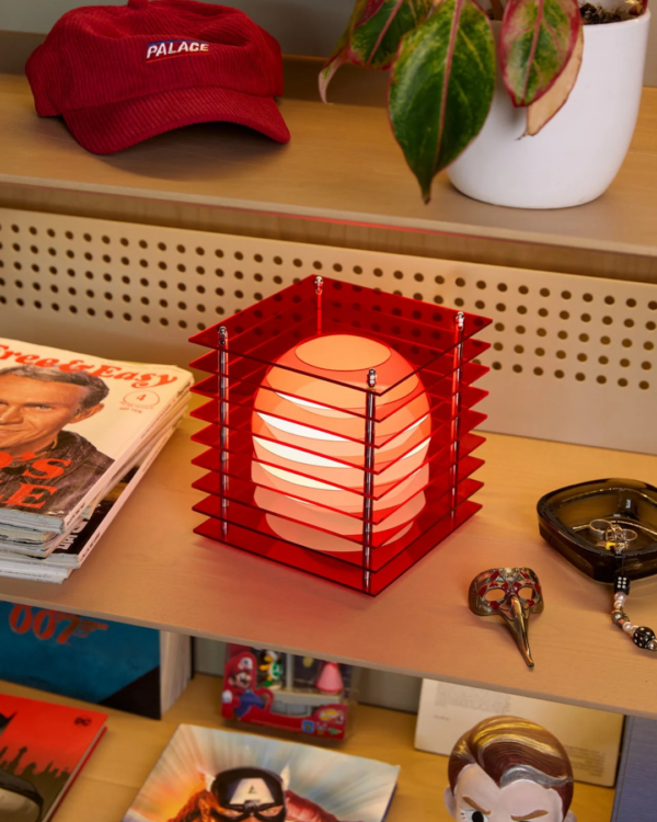 Lampe design Lớp Small Square en acrylique rouge avec verre opale mat et structure en acier inoxydable, certification CE