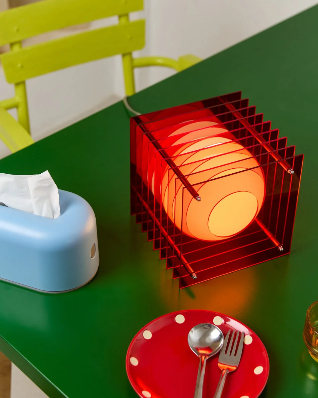 Lampe design Lớp Small Square en acrylique rouge avec verre opale mat et structure en acier inoxydable, certification CE