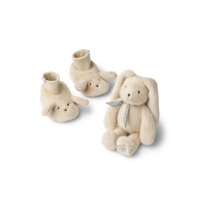 Coffret cadeau bébé BASIM avec peluche lapin et chaussons assortis en peluche recyclée certifiée GRS