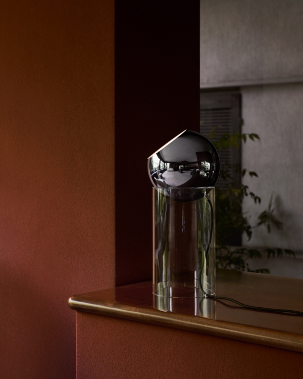 Lampe à poser Topan VP14 en acrylique avec globe chrome, design Verner Panton, luminaire sculptural certifié CE & UKCA