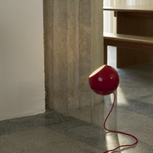 Lampe à poser Topan VP14 en acrylique avec globe chrome, design Verner Panton, luminaire sculptural certifié CE & UKCA