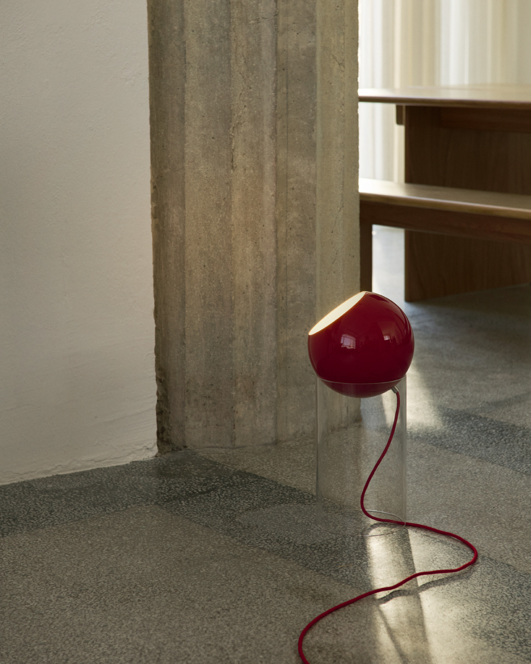 Lampe à poser Topan VP14 en acrylique avec globe chrome, design Verner Panton, luminaire sculptural certifié CE & UKCA