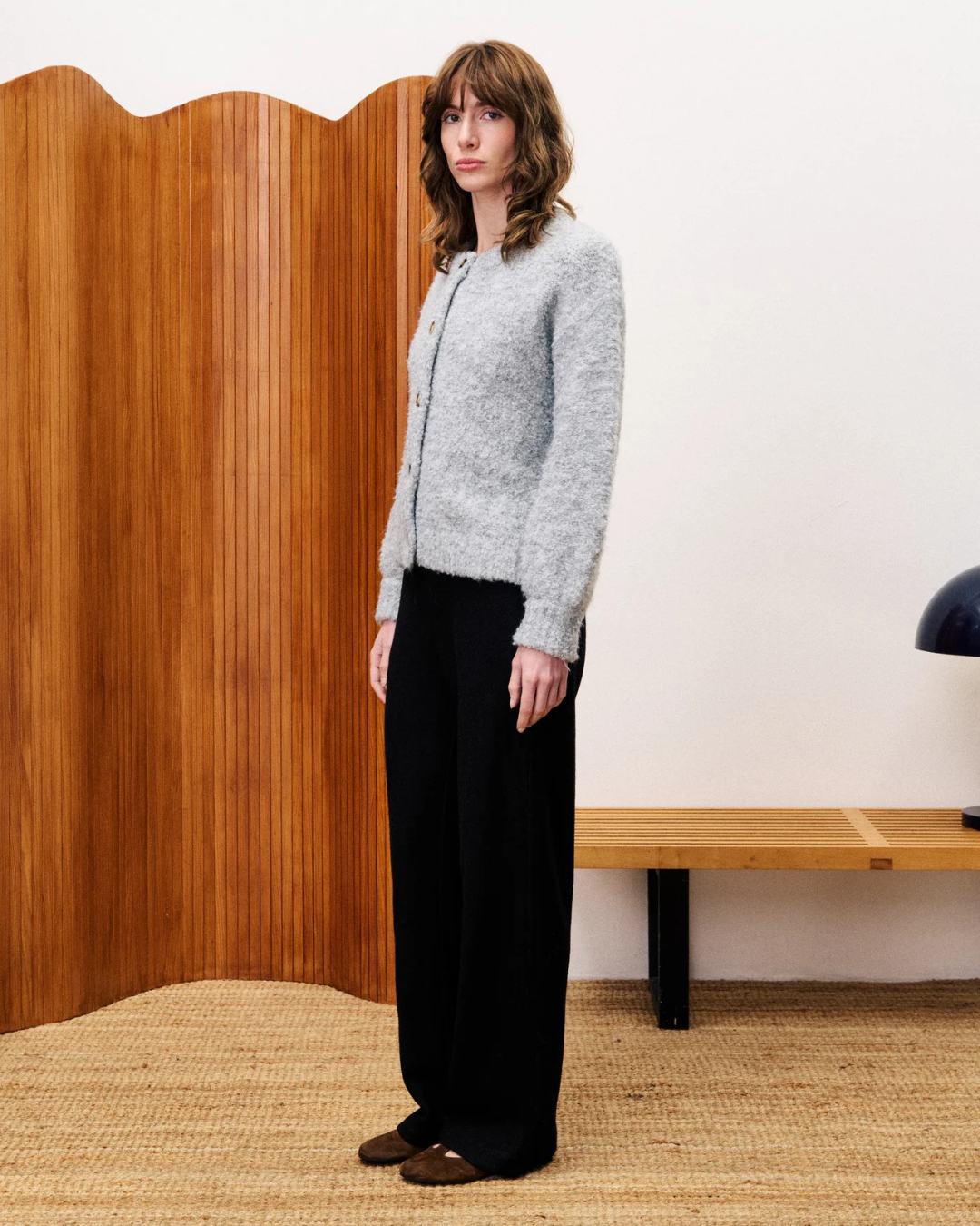 Cardigan Selkirk gris FRNCH, en maille bouclette chaude et douce, manches longues ballon, coupe droite, gamme Change écoresponsable.