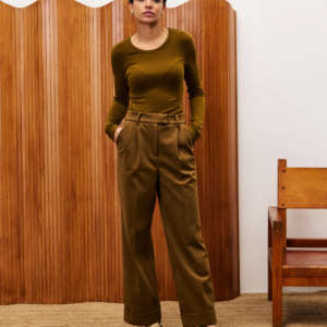 Pantalon Phantom ocre FRNCH, pantalon large taille haute à pinces, tissu structuré avec revers et poches latérales.