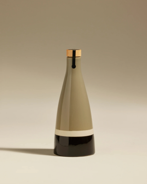 Bouteille Huile Sicilia Eucalyptus en céramique, huile d’olive bio Cornicabra fruits très mûrs, design inspiré de la Sicile.