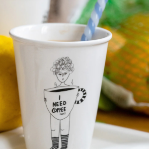 Tasse Beker en porcelaine, dessin noir sur fond blanc cassé – faite main, design Helen b
