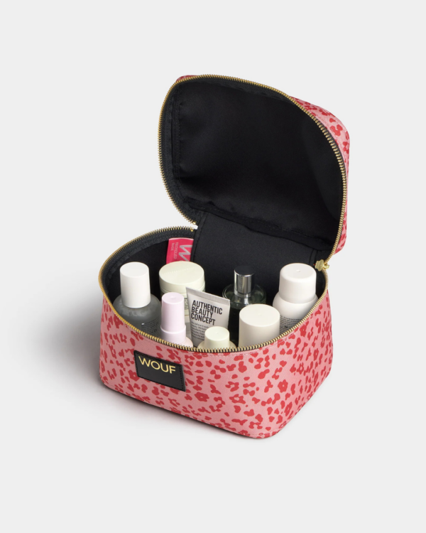 Vanity Roar léopard rose en tissu recyclé – trousse de toilette pratique, déperlante et durable pour produits de beauté et accessoires