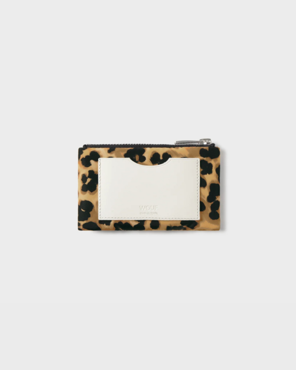 Porte-monnaie Feline léopard en tissu recyclé – compact, déperlant et pratique avec fente arrière en cuir pour cartes