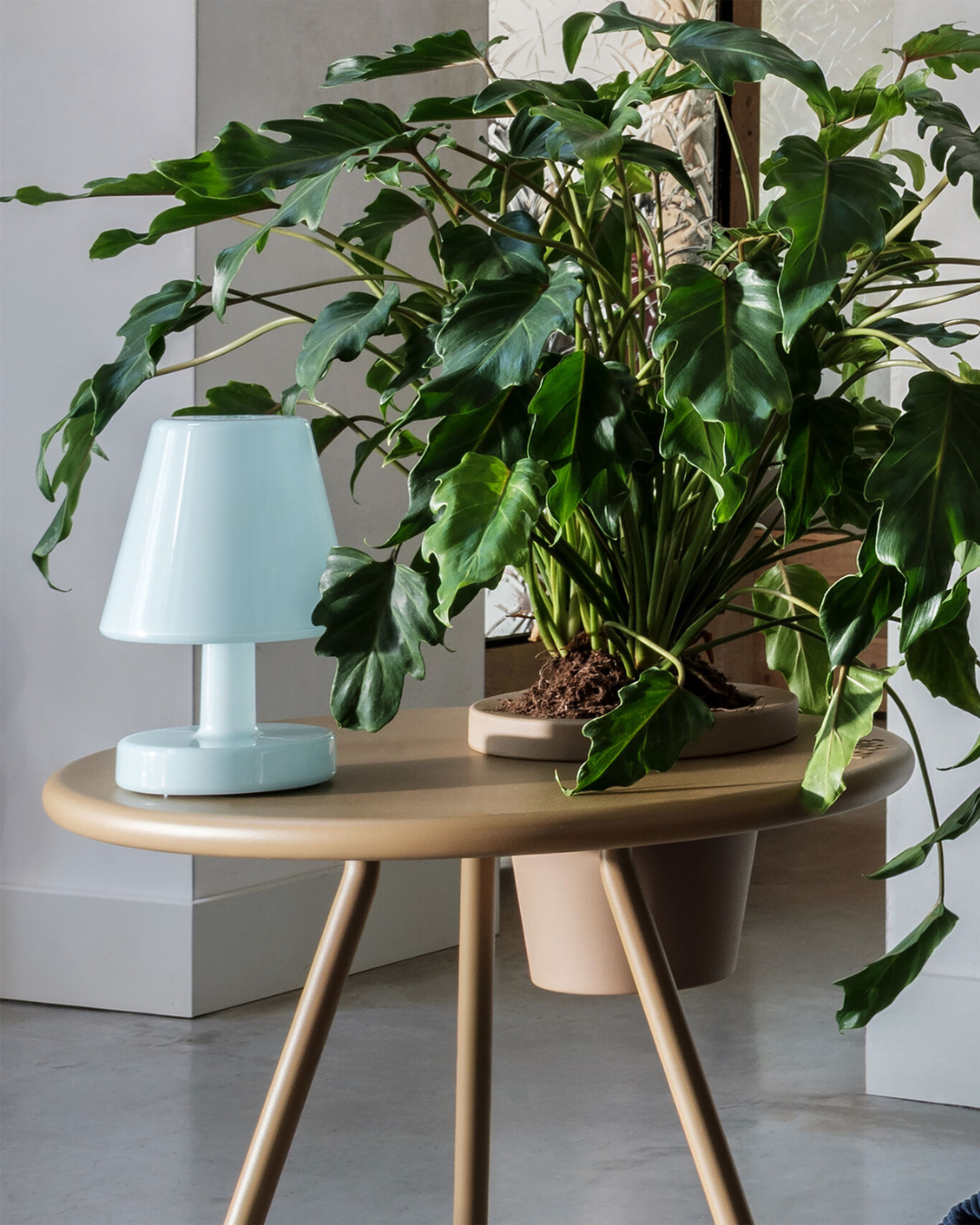 Lampe Edison The Ambiance Soft Blue sans fil, design pastel bleu et lumière réglable