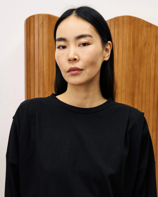 Top Ceylan noir FRNCH, T-shirt à manches longues en coton avec détails sur les épaules.