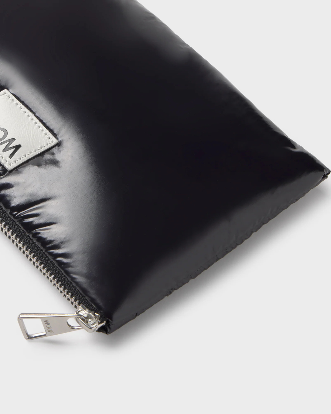 Pochette Nuit Glossy Noir en tissu recyclé – pochette compacte, brillante et déperlante pour organiser vos essentiels