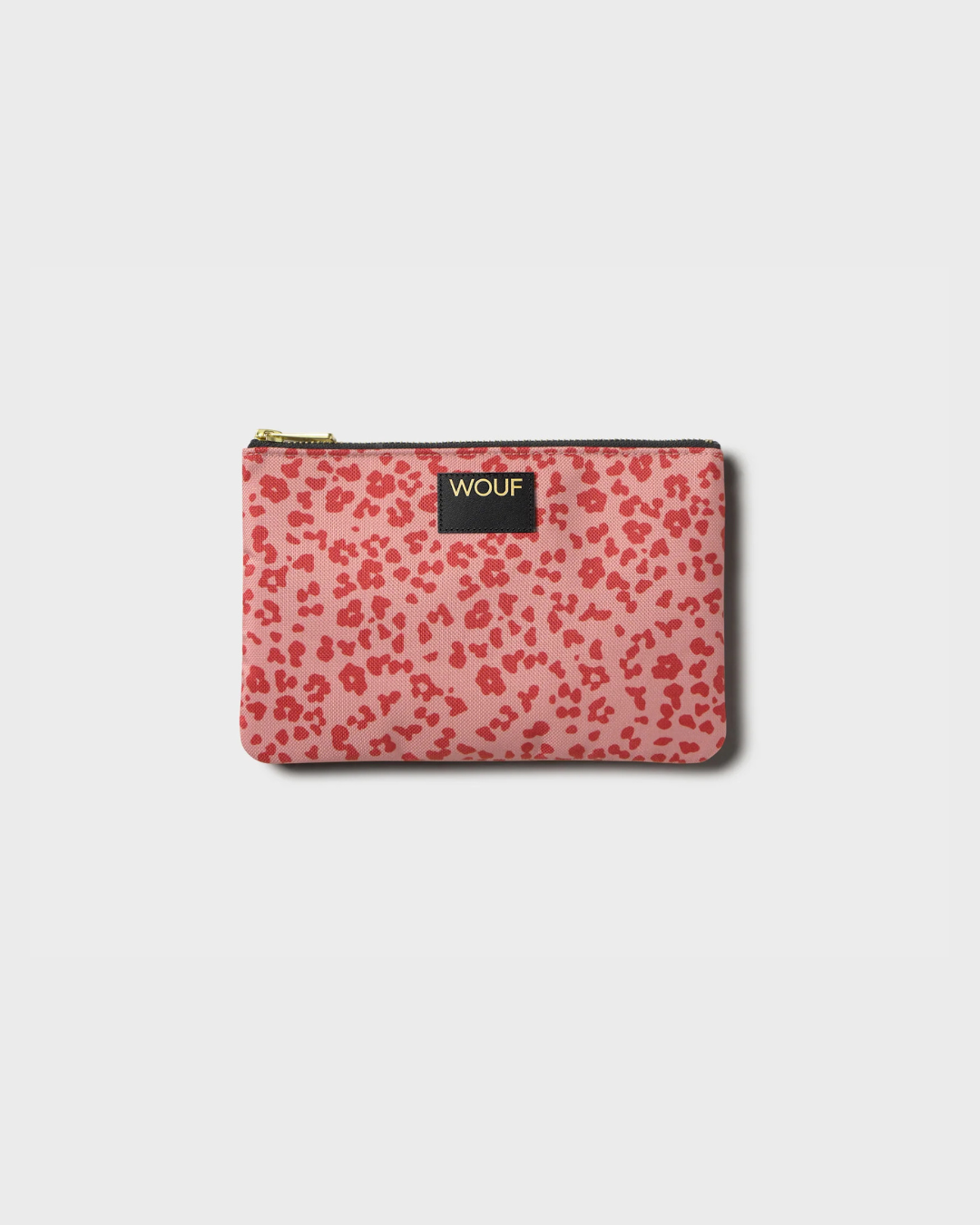 Pochette Roar léopard rose en tissu recyclé – accessoire compact, déperlant et durable pour organiser vos essentiels