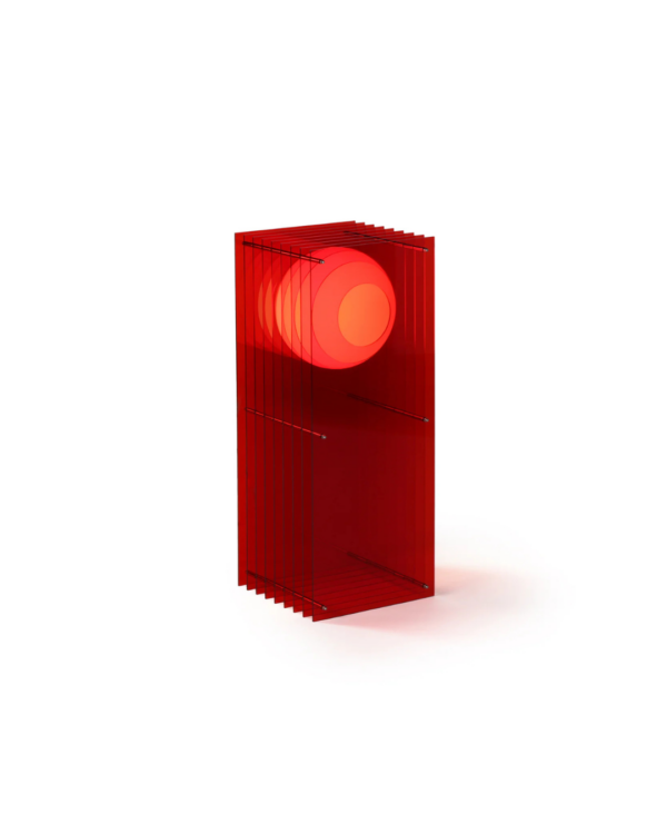 Lampe à poser LOP grand rectangle rouge en acrylique, acier inoxydable et verre opale mat, luminaire design moderne avec ampoule LED.