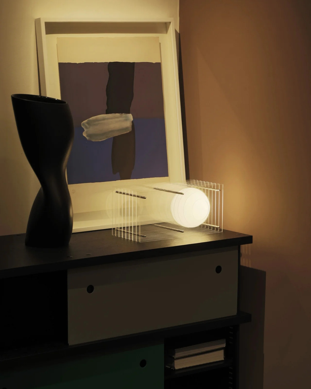 Lampe à poser LOP rectangle transparente en acrylique, acier inoxydable et verre opale mat, design moderne avec ampoule LED incluse.