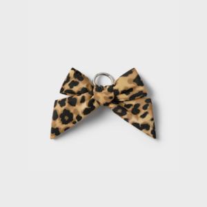 Charm de sac nœud léopard en polyester recyclé – accessoire original et durable avec clip anneau