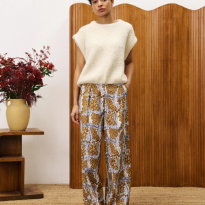 Pull sans manches Jasmin crème FRNCH, en maille bouclette chaude et confortable, gamme Change avec laine et polyester recyclé.