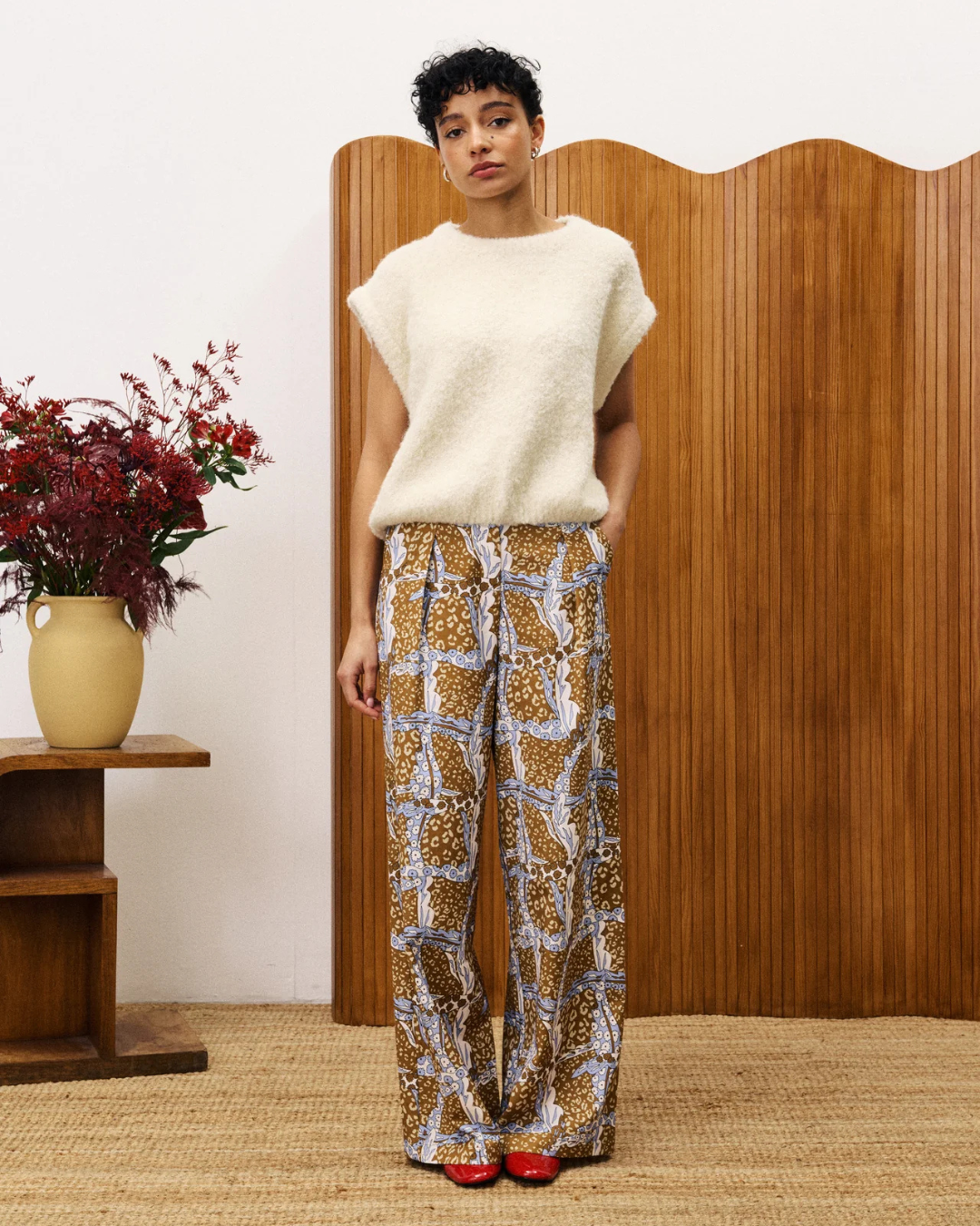 Pull sans manches Jasmin crème FRNCH, en maille bouclette chaude et confortable, gamme Change avec laine et polyester recyclé.
