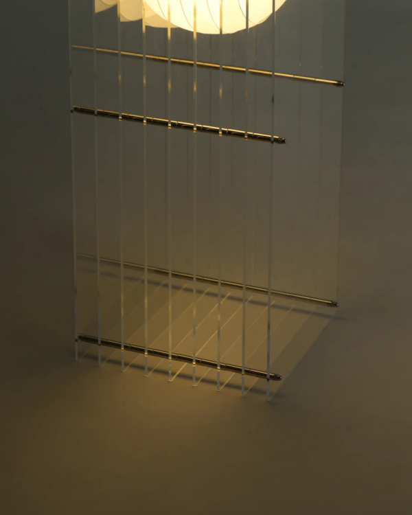 Lampe à poser LOP grand rectangle transparent en acrylique et verre opale, luminaire design moderne avec ampoule LED incluse.