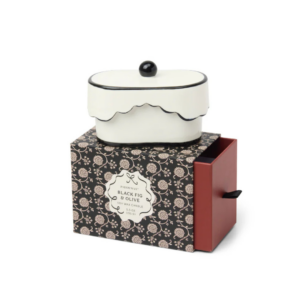 Bougie en céramique noire parfum figue et olive, élégante et décorative avec couvercle orné.
