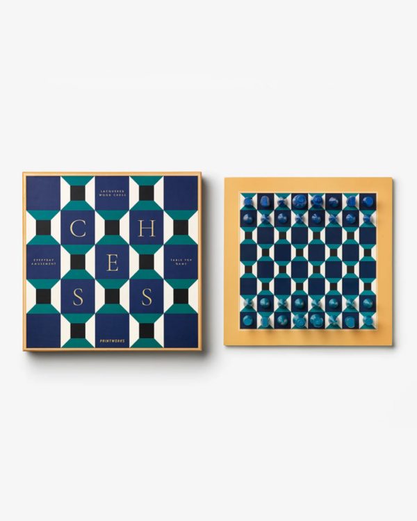 Jeu d’échecs laqué Athena, plateau en bois massif avec pièces en bois élégantes, design classique et moderne.