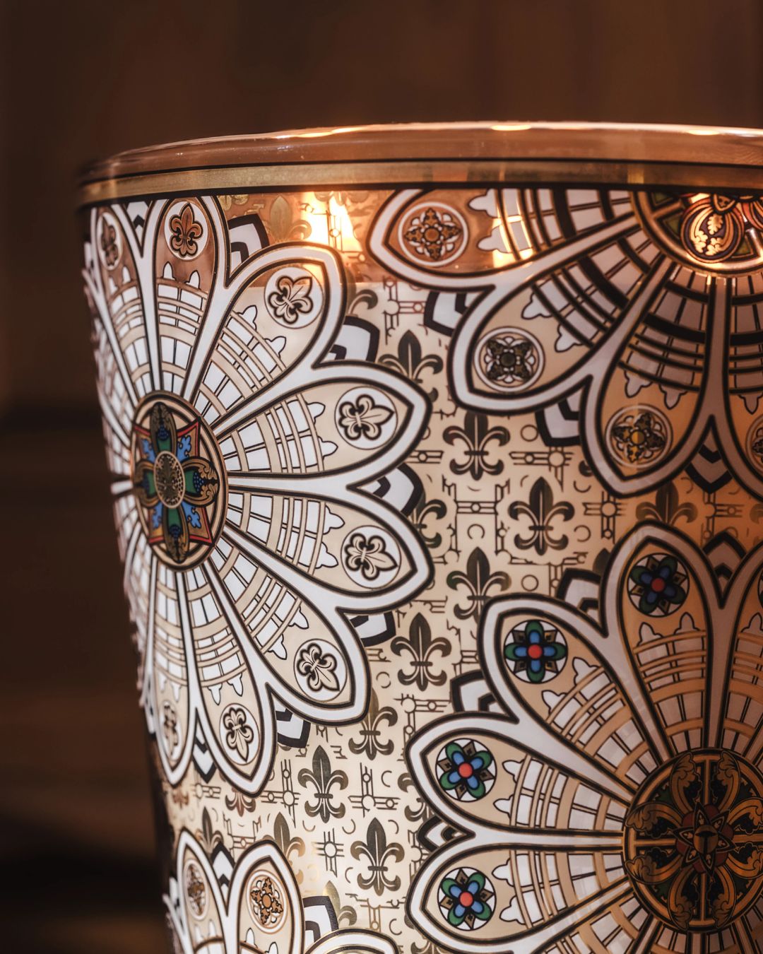 Bougie parfumée Baobab Rosace Max 10 décor vitrail gothique.