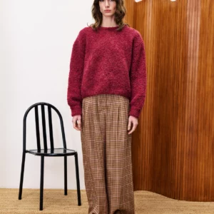 Pull Camelia bordeaux FRNCH, en maille bouclette chaude et douce, manches longues ballon, coupe droite, gamme Change écoresponsable.