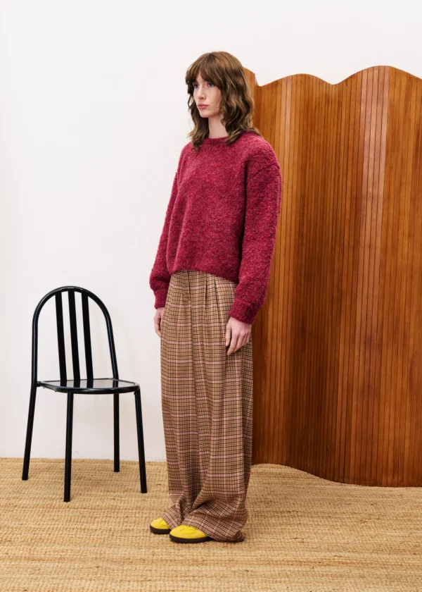 Pull Camelia bordeaux FRNCH, en maille bouclette chaude et douce, manches longues ballon, coupe droite, gamme Change écoresponsable.