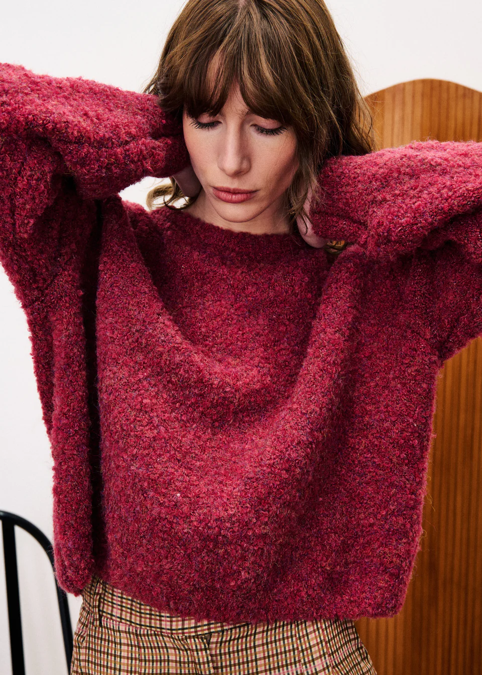 Pull Camelia bordeaux FRNCH, en maille bouclette chaude et douce, manches longues ballon, coupe droite, gamme Change écoresponsable.