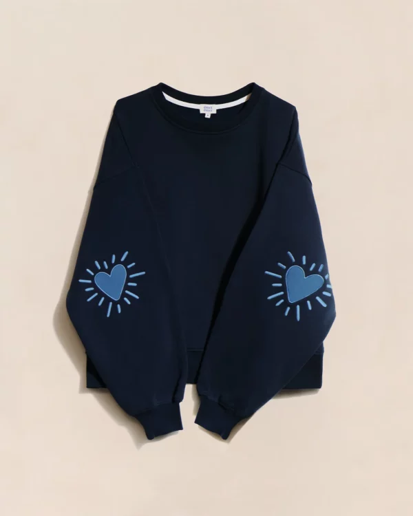 Sweat femme Cœur Solaire bleu en coton bio avec coudières brodées, signé émoi émoi.