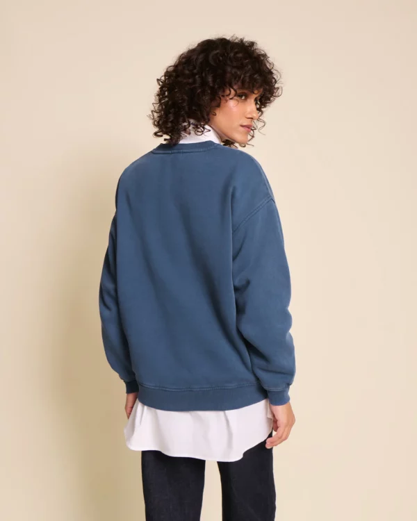 Sweat femme bleu L’Amour est déclaré en coton bio garment dye, signé émoi émoi.