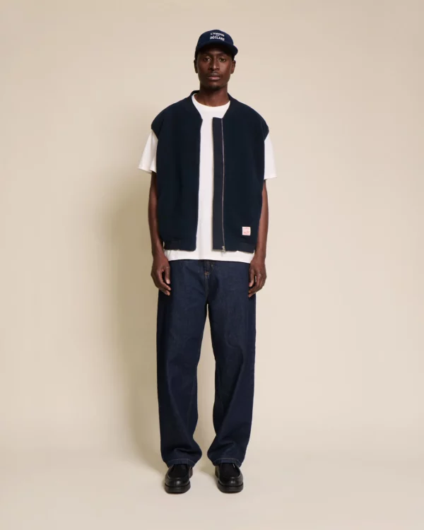 Veste Vincente sans manches en polaire recyclée bleu nuit, coupe oversize unisexe, signée émoi émoi.