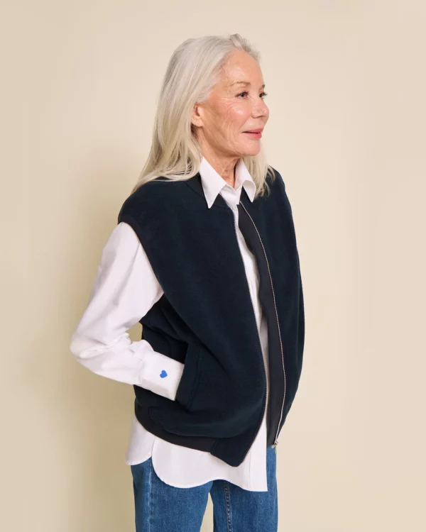 Veste Vincente sans manches en polaire recyclée bleu nuit, coupe oversize unisexe, signée émoi émoi.