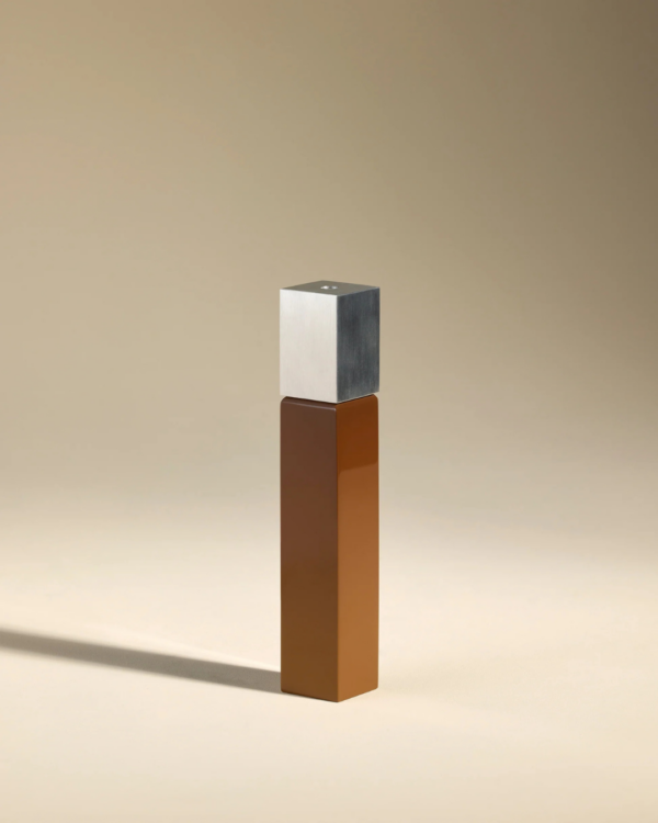 Bougeoir Oscar Grand Havane en aluminium brossé et MDF laqué, design Maison Sarah Lavoine, fabrication artisanale vietnamienne