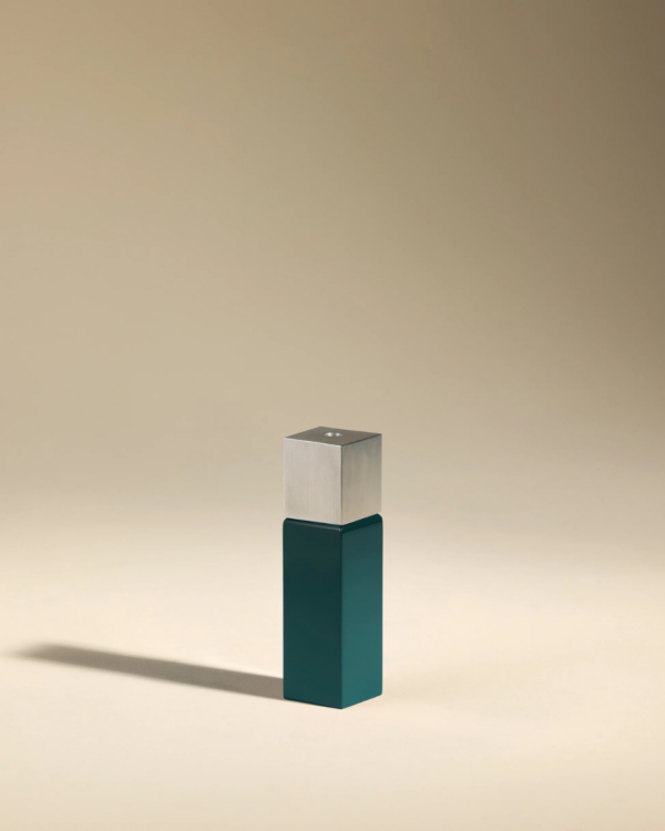 Bougeoir Oscar Petit Bleu Sarah en aluminium brossé et MDF laqué, design Maison Sarah Lavoine, fabrication artisanale vietnamienne