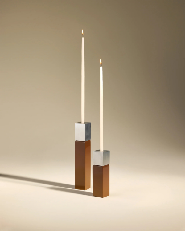 Bougeoir Oscar Petit Havane en aluminium brossé et résine laquée brillante, design Maison Sarah Lavoine, fabrication artisanale vietnamienne